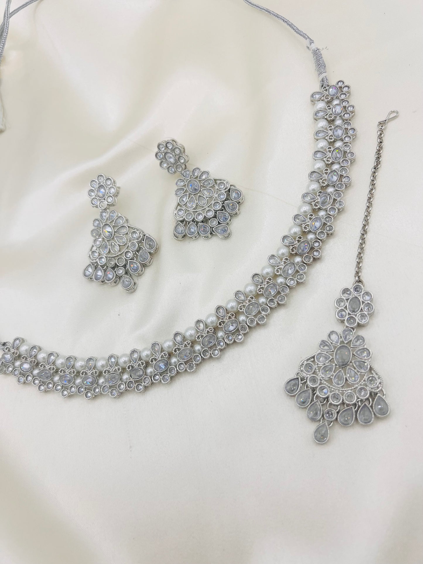 Silver Neha Necklace Set