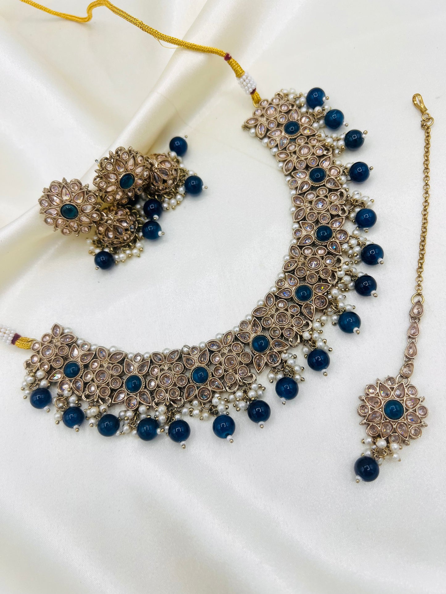 Anu Necklace Set